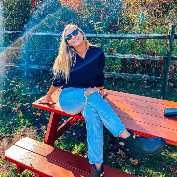 Meet your Posher, Rilee - Picture 1 of 1